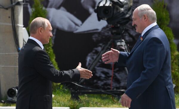 Принять участие в открытии памятника президент России пригласил своего белорусского коллегу Александра Лукашенко - Sputnik Беларусь