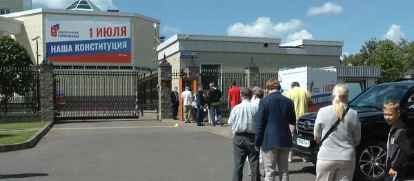 Как в Минске проходило голосование по поправкам в Конституцию России - Sputnik Беларусь