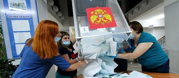 Падлік галасоў па выніках галасавання па папраўках у Канстытуцыю РФ - Sputnik Беларусь