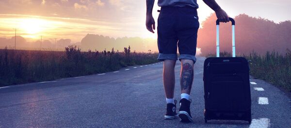 Турист с чемоданом - Sputnik Беларусь