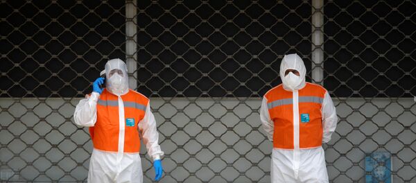 Медицинские работники в защитных костюмах - Sputnik Беларусь
