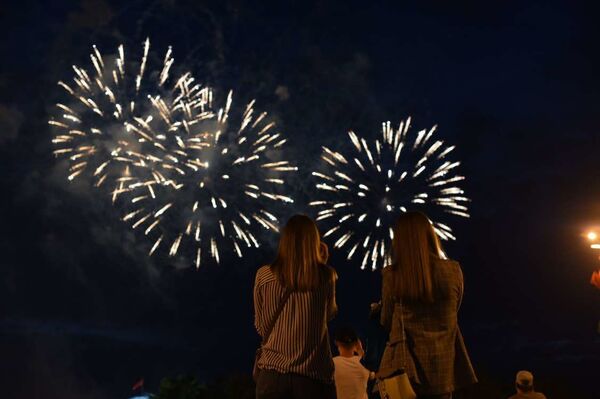 Праздничный фейерверк запустили в Минске – как это было? - Sputnik Беларусь