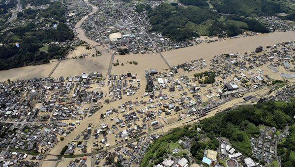 Река вышла из берегов в результате сильных дождей в Японии - Sputnik Беларусь