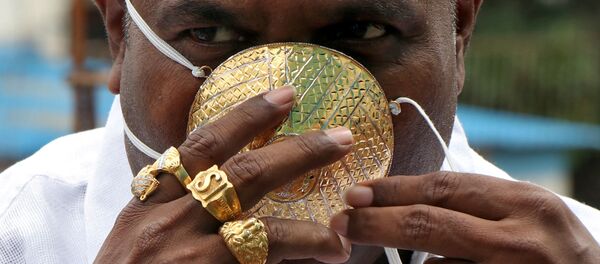 Житель Индии решил защититься от коронавируса при помощи золотой маски - Sputnik Беларусь