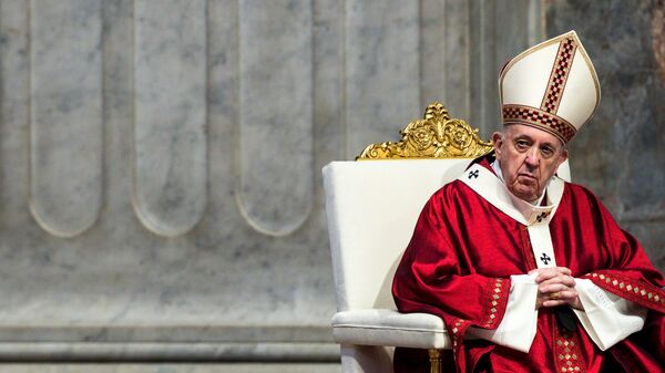 Папа Римский Франциск во время мессы в базилике Святого Петра в Ватикане - Sputnik Беларусь