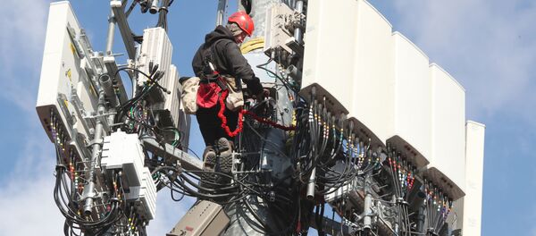 Установка вышки с 5G оборудованием - Sputnik Беларусь